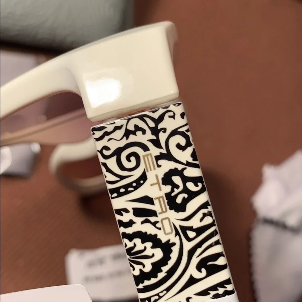 NWT ETRO Ivory w/black lace pattern sunglasses